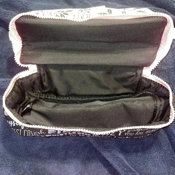 Benefit Cosmetics Bag - Picture 5 of 5